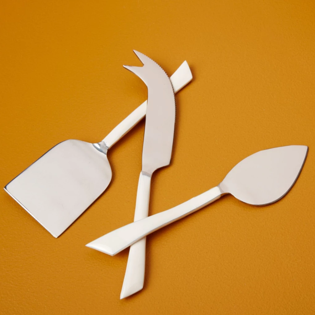 Be Home ENAMEL HANDLED CHEESE SET SERVING 3 Be Home ENAMEL HANDLED CHEESE SET SERVING