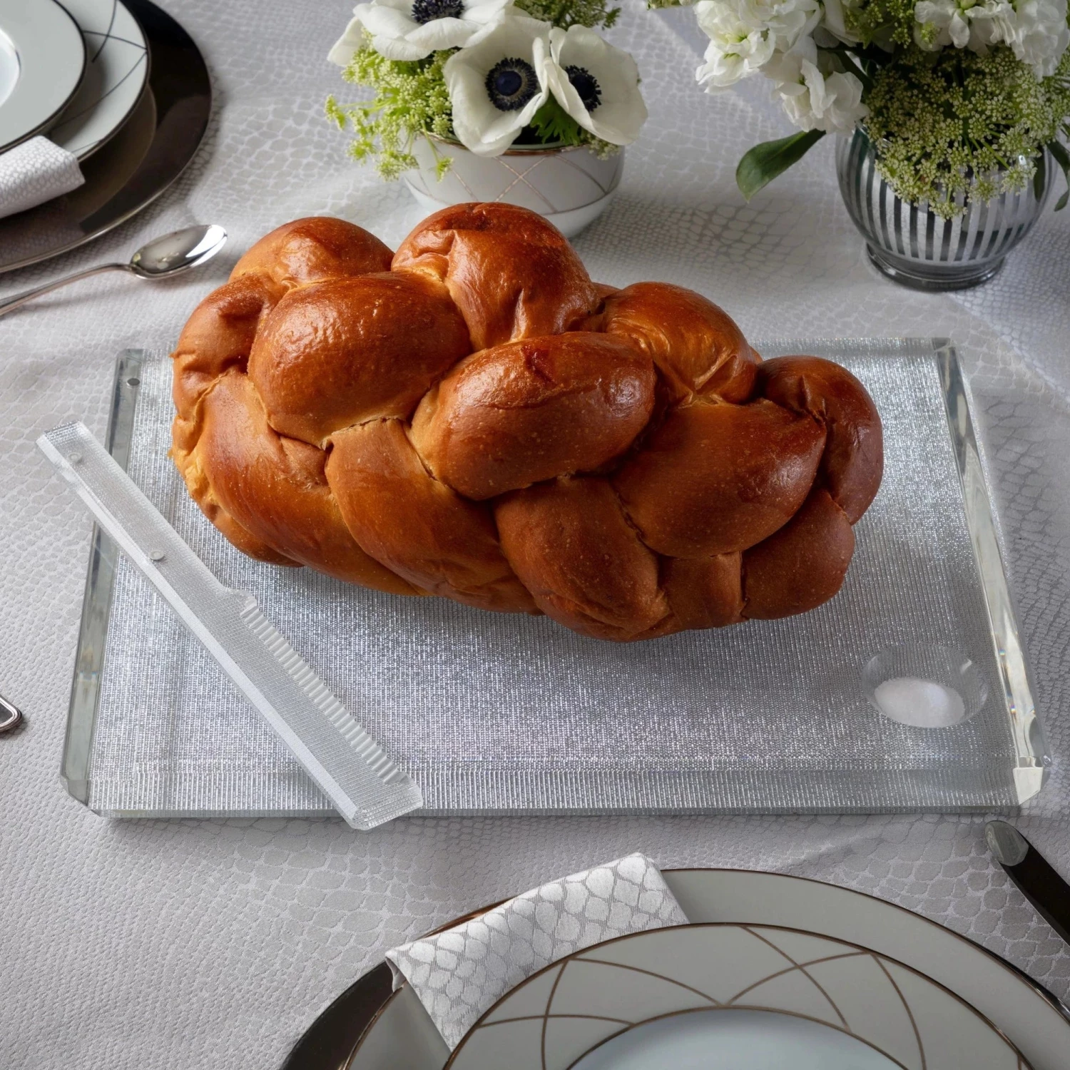 Apeloig Collection JUDAICA METALLIC ACRYLIC CHALLAH BOARD SILVER 2 Apeloig Collection JUDAICA METALLIC ACRYLIC CHALLAH BOARD SILVER