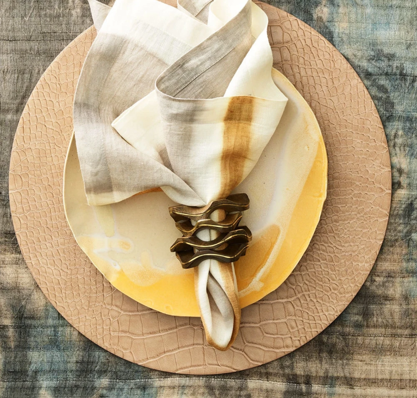 Kim Seybert CROCO PLACEMAT BEIGE THE TABLE 3 Kim Seybert CROCO PLACEMAT BEIGE THE TABLE