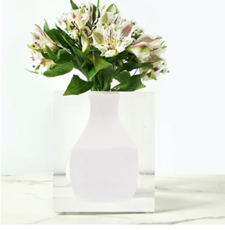 JR William THE HOME HOGAN BUD VASE | HAMPTON WHITE 1 JR William THE HOME HOGAN BUD VASE | HAMPTON WHITE