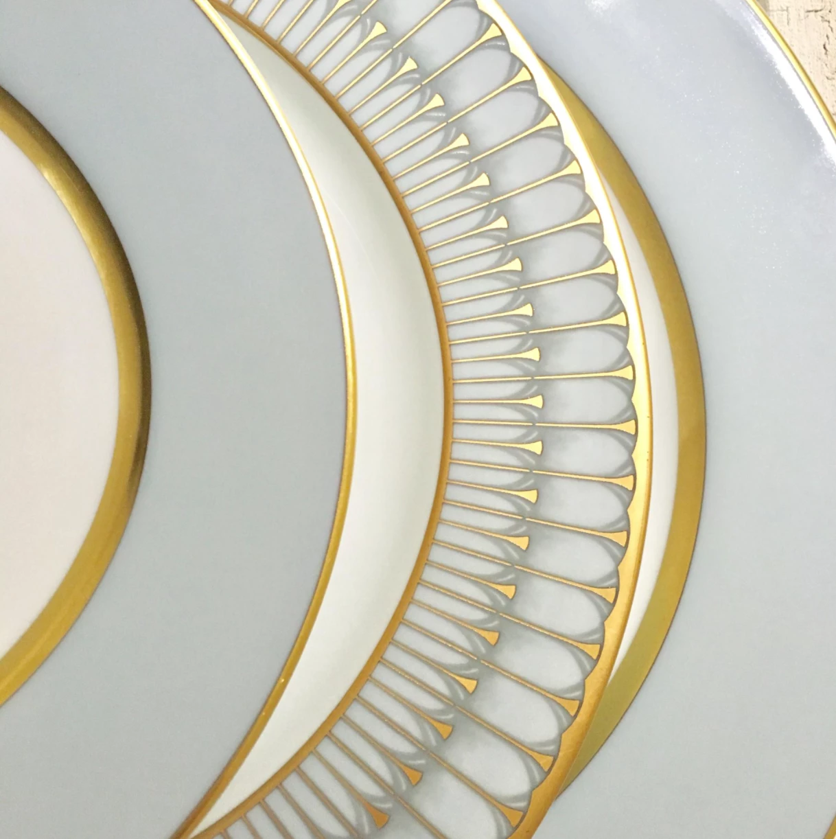 Royal Limoges/Bia Cordon Bleu THE TABLE RECAMIER GREY & GOLD | ROYAL LIMOGES 2 Royal Limoges/Bia Cordon Bleu THE TABLE RECAMIER GREY & GOLD | ROYAL LIMOGES