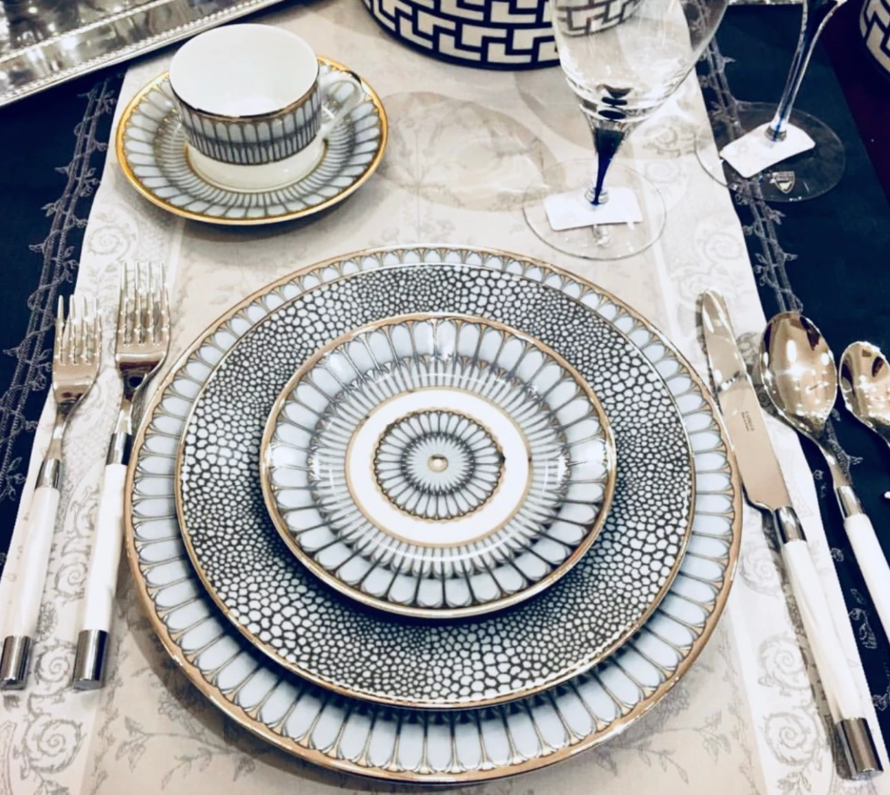 Royal Limoges/Bia Cordon Bleu THE TABLE MAKASSAR GOLD | ROYAL LIMOGES 3 Royal Limoges/Bia Cordon Bleu THE TABLE MAKASSAR GOLD | ROYAL LIMOGES