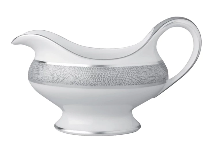 THE TABLE SAUVAGE | GREY & PLATINUM | BERNARDAUD 16 THE TABLE SAUVAGE | GREY & PLATINUM | BERNARDAUD